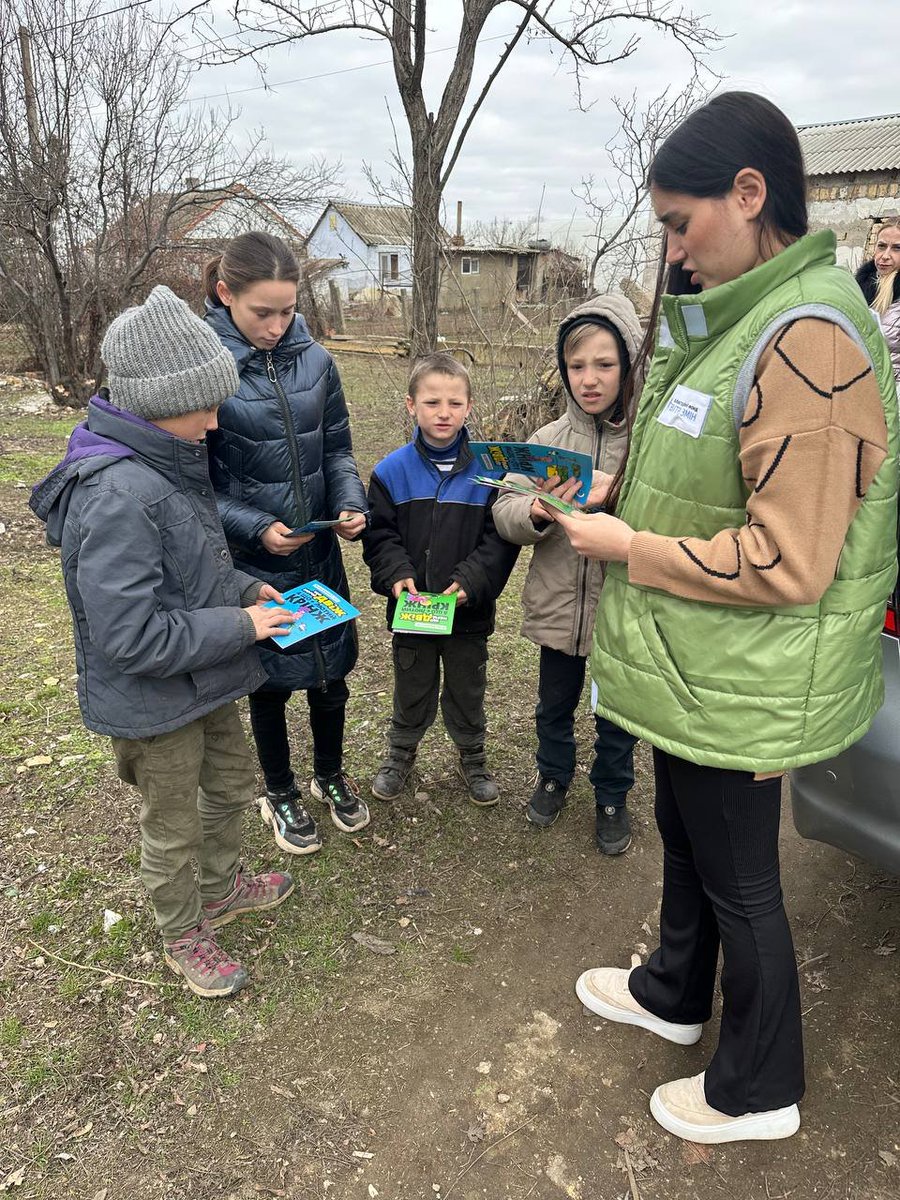 On #RomaDay, meet Zina. She helps vulnerable children & families in the Odesa region as part of a UNICEF mobile team. 'All my life, I've aspired to help my Roma community and challenge stereotypes,' she said. 'I aim to shift societal perceptions of the Roma community.' #RomaDay