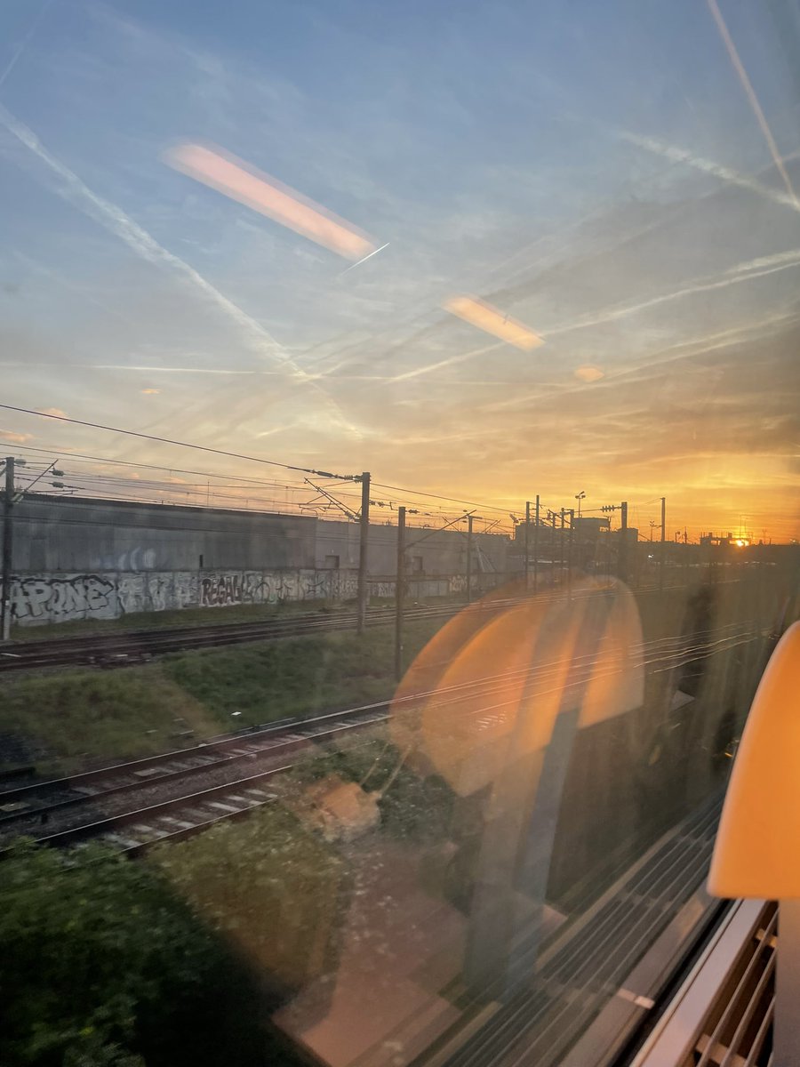 AdelineFermani1's tweet photo. On my way to the workshop « Mathematics of data streams » in Greifswald 🇩🇪
A day’s journey accross Germany by train while making slides on neural ODE 🚄👩‍💻😊
Thank you and congratulations to the organizers, more on the workshop here 👉 https://t.co/u7190Z9txO https://t.co/lsjMdK2nkE