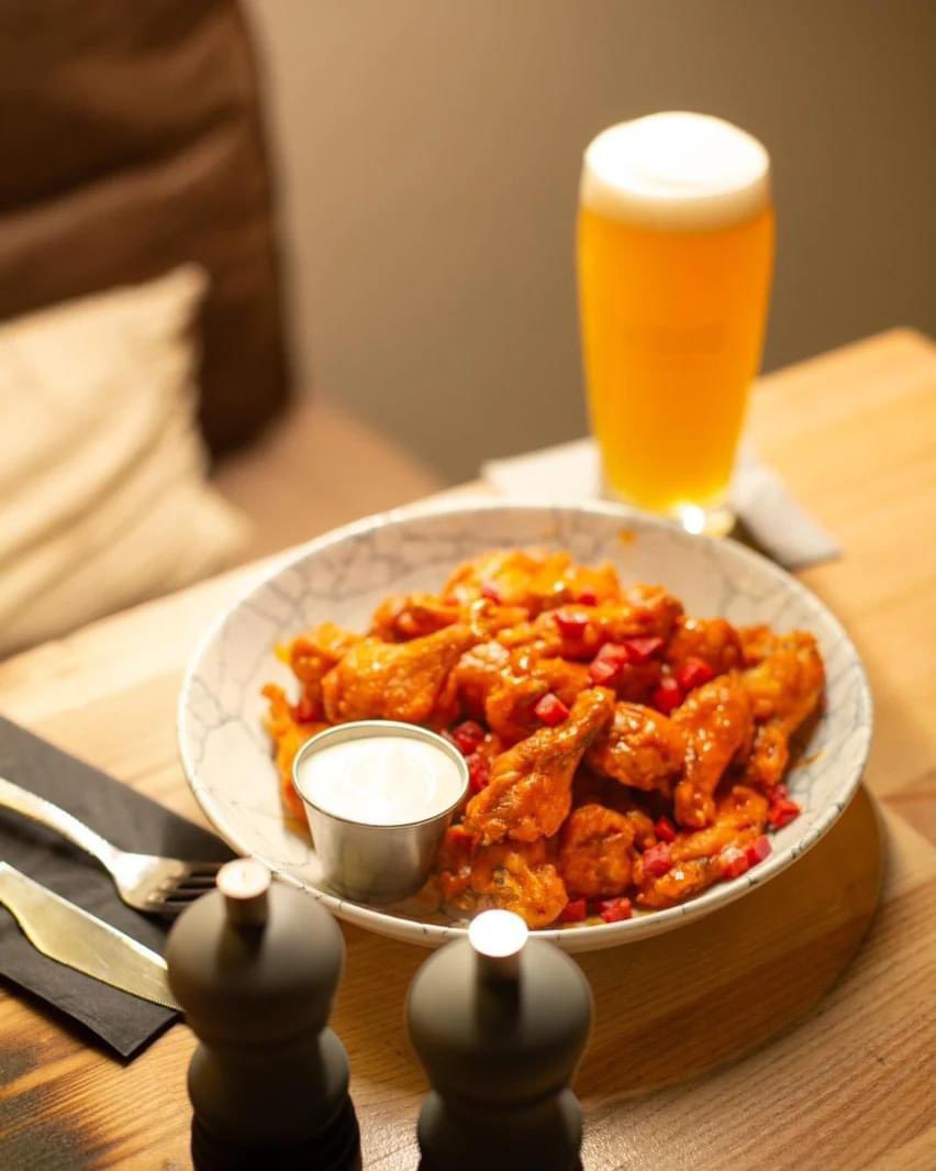 Join us this weekend for our Wing Fest with <a href="/twosidesbrewco/">Two Sides Brew Co</a> 🍗🐔

🦆Duck Wings 
🥦 Vegan Wings 
🐔Chicken Wings 
🍺 Two Sides Beer

Thursday, Friday and Saturday from 4pm each day.