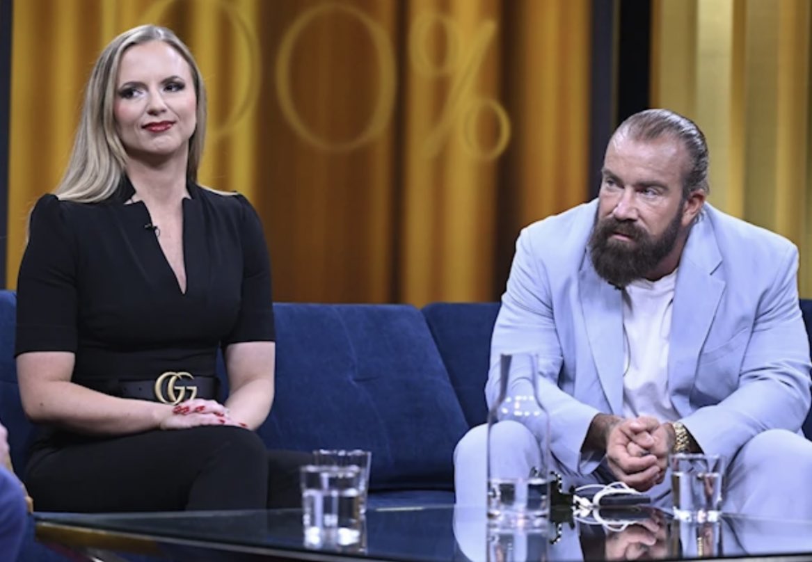 b_uppsatsen's tweet photo. elevrådsrepresentanterna i varje klass jag gått i (hon ville bossa runt och han ville bara skippa lektioner) https://t.co/7SylNSSxAm