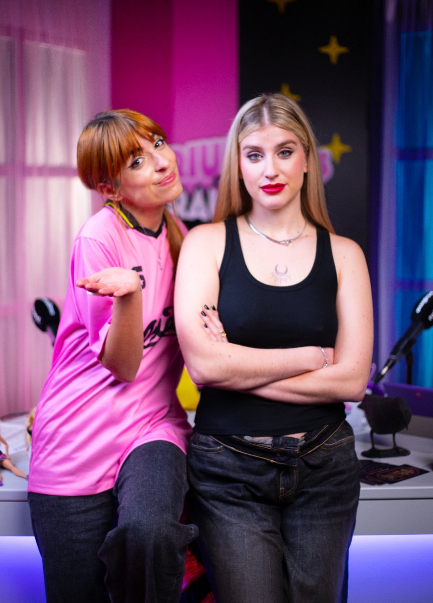 rainpod_es's tweet photo. Se invierten los papeles en #TriunfitasConTraumitas ✨🩷

Mailen es Samantha y Samantha es Mailen en este episodio de despedida 💔 @_samanthagg y @chicasobresalto 

Disfruta de todos los episodios en @PodimoSpain 👇🏻

https://t.co/TwZWOp0D3d

#podcast #rainpod https://t.co/F9blFq6ron