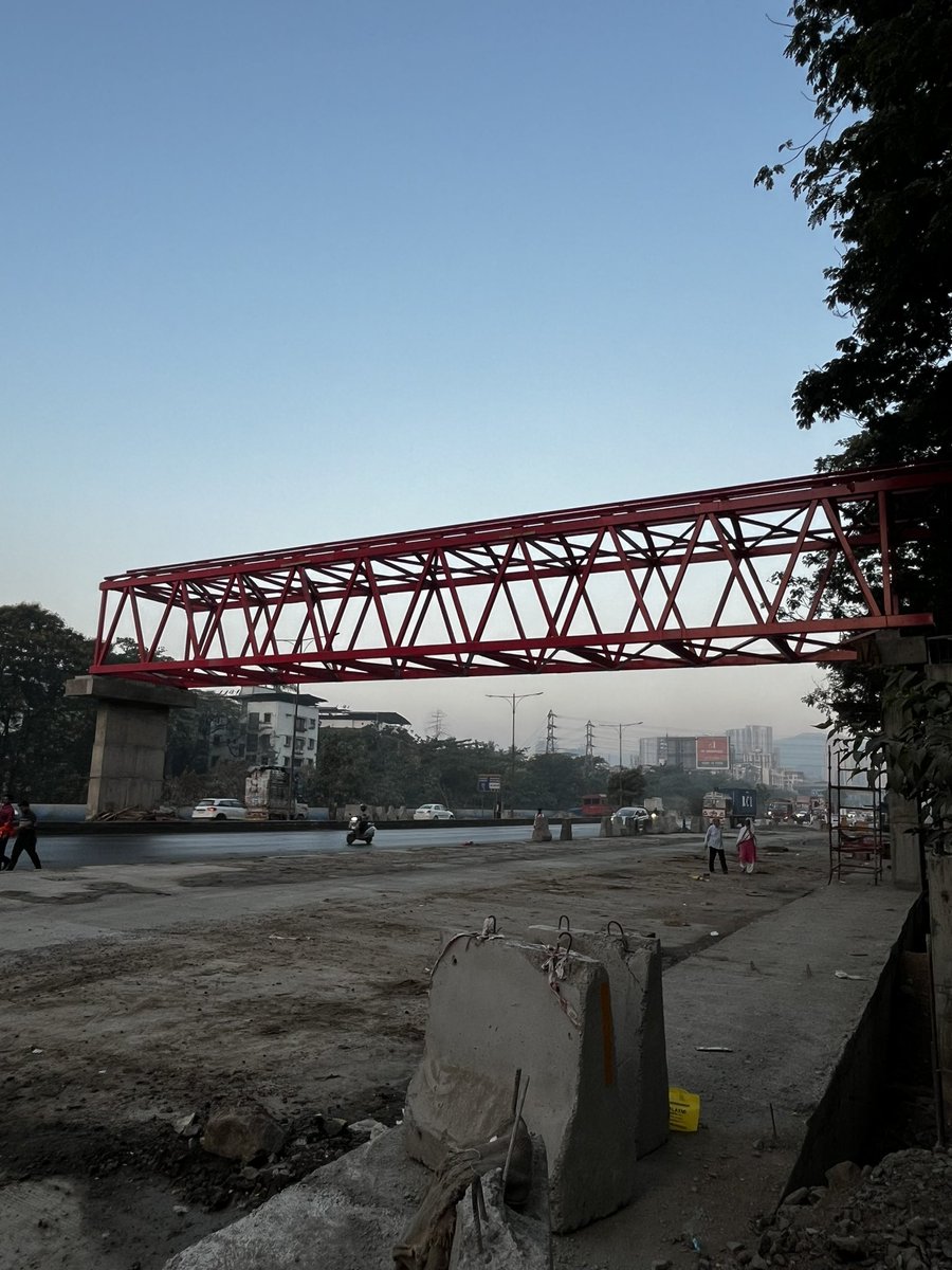 Our Majiwada Skywalk work is in full swing on Mumbai Nashik Highway connecting Lodha Complex, Rustomjee Athena to the other side of the road !
#thane #Majiwada
