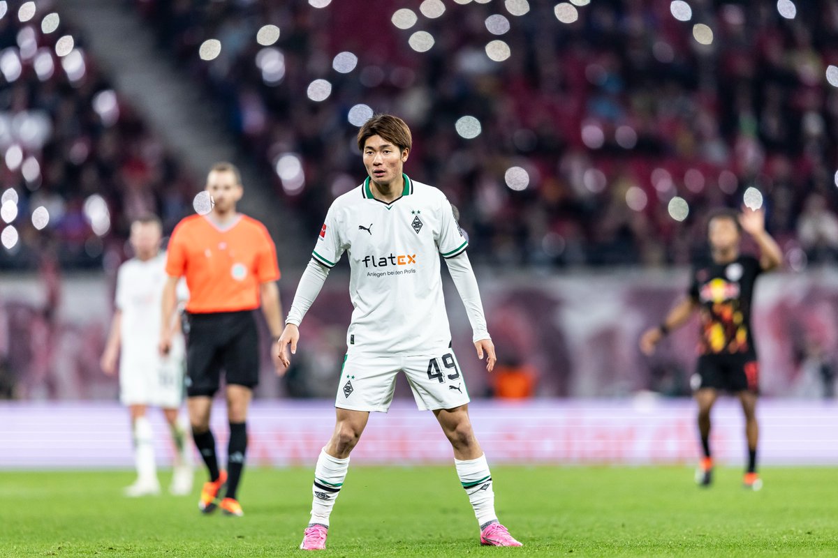 borussia's tweet photo. Happy Birthday, Shio #Fukuda! 🥳💚
Nur das Beste zum 2️⃣0️⃣. Geburtstag! 🧁

#dieFohlen #FohlenFamilie https://t.co/rckpS8GtIg