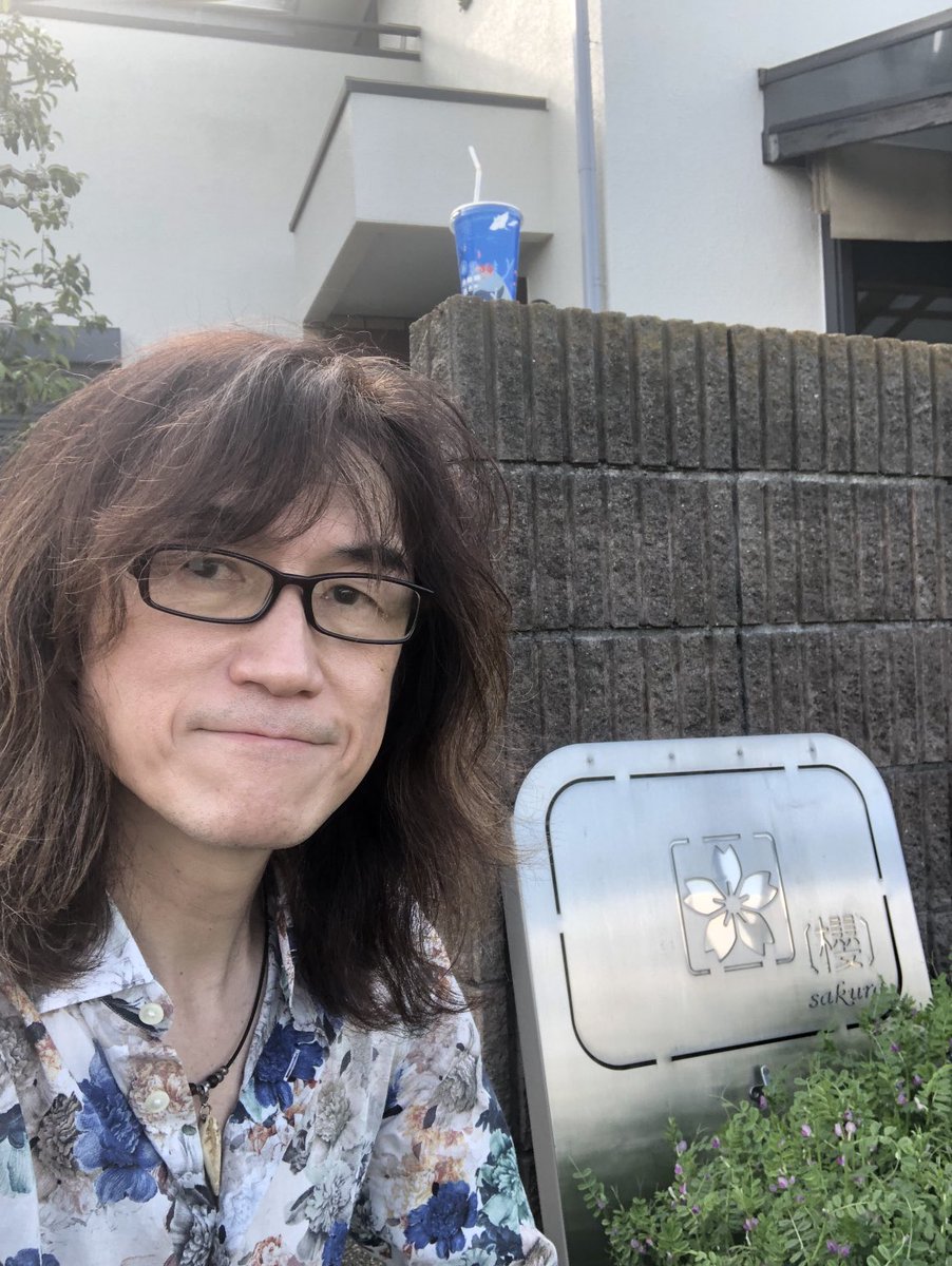 750fTetsuro's tweet photo. 昨日は厚木カフェ櫻さんでのお花見ライブでした!ソメイヨシノ満開、ドンピシャ、やったー嬉しい☺️たくさんの方々と春爛漫共有できて幸せな一日でした!
ご参加いただいた皆様、本当にありがとうございました😊
#てつろう
#厚木カフェ櫻
#お花見
#サクラ咲くララ https://t.co/edgPrnKsoY