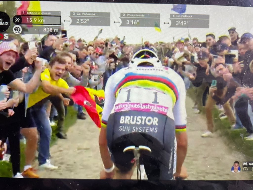 Quelle course et quelle victoire! Très belle prestation à Paris-Roubaix de Mathieu van der Poel, petit-fils de Raymond Poulidor et fils d’Adrie. Van der Poel est clairement à l’aise dans le Nord.