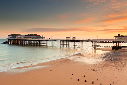 CROMER PIER: We're delighted that @thecromerpier has been awarded Pier of the Year for 2024 by the @PiersSociety! 🏆 We're extremely proud of our wonderful Pier, which is much loved by residents and visitors alike each year Read more: bit.ly/3UjcwgF