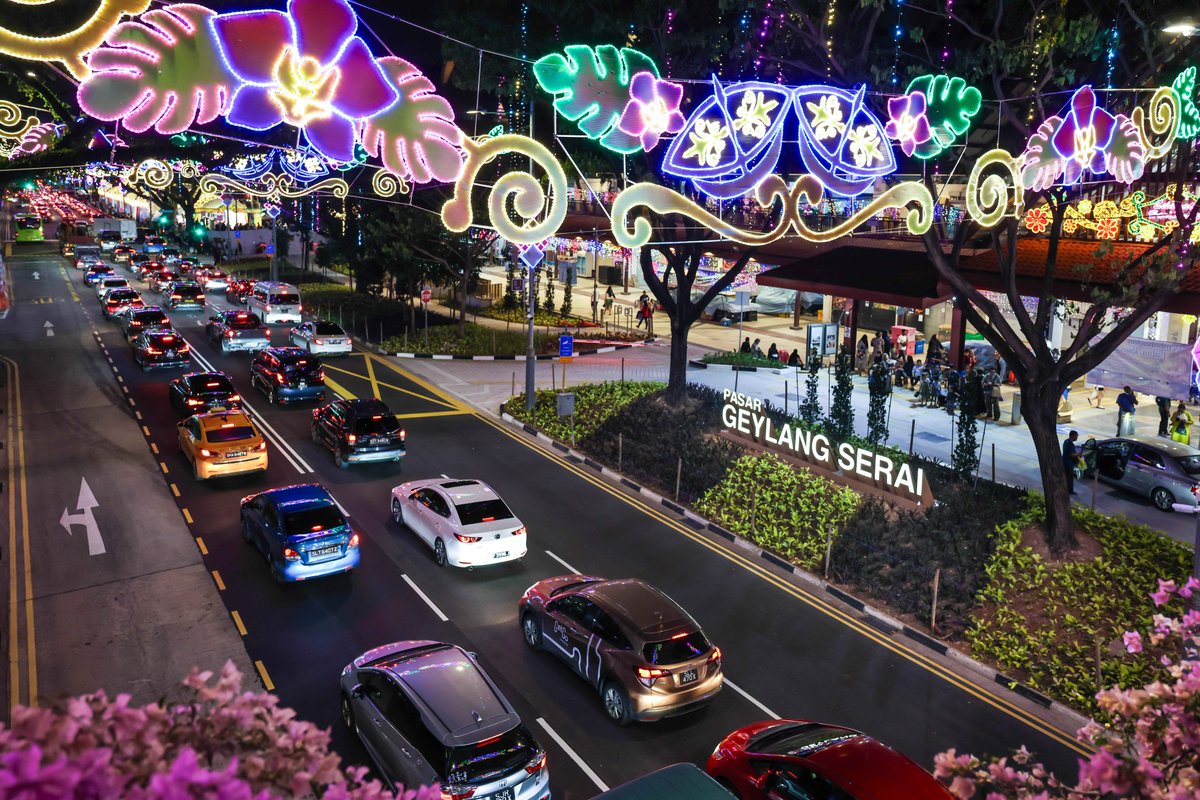 Our urban rejuvenation of Singapore’s Geylang Serai Cultural District provides a vibrant setting for the community's Ramadan and Geylang Serai Hari Raya Light Up festivities! Read more: loom.ly/4wX49QM #Singapore #GeylangSerai #UrbanDesign #CommunityDesign
