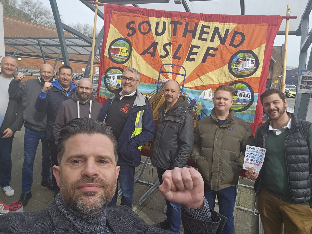 .@fbunational Solidarity with Striking @ASLEFunion members on the #Southend picket line today. @Mark_J_Harper needs get around the table now & stop making workers pay for Govt incompetence. #AslefStrike