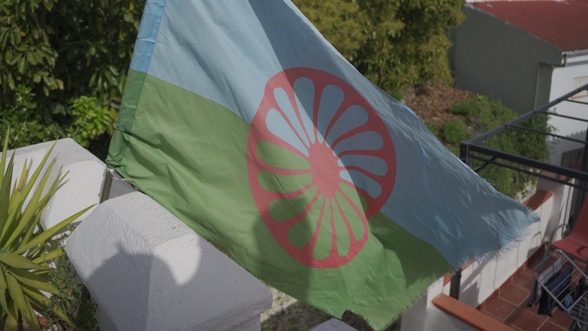 ThomasTraveller's tweet photo. @lutoncouncil I fly my flag from my terrace (in Spain) every day 😉 https://t.co/9J2UKYLvgu