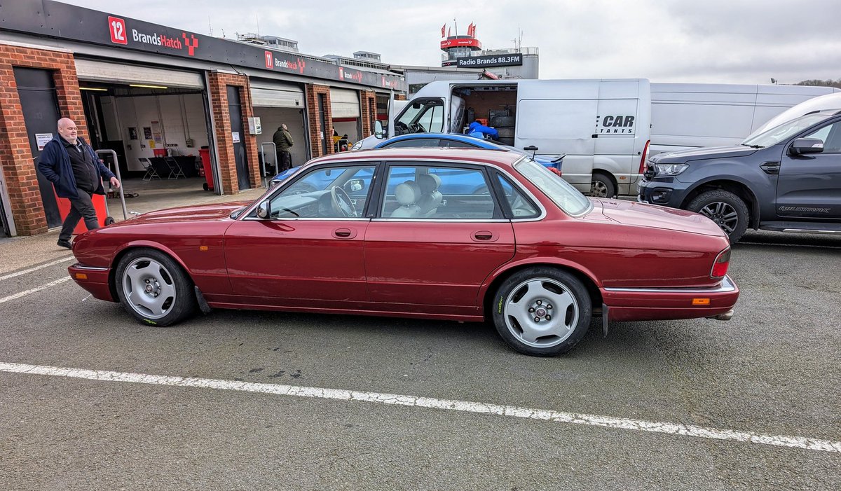 Went down to the Grand Prix terrace to get a 🥓 roll & saw this really wicked classic #Jaguar that is being restored while being used as a #trackday toy, very solid car & sweet engine! thought of @LUDENClassics right away