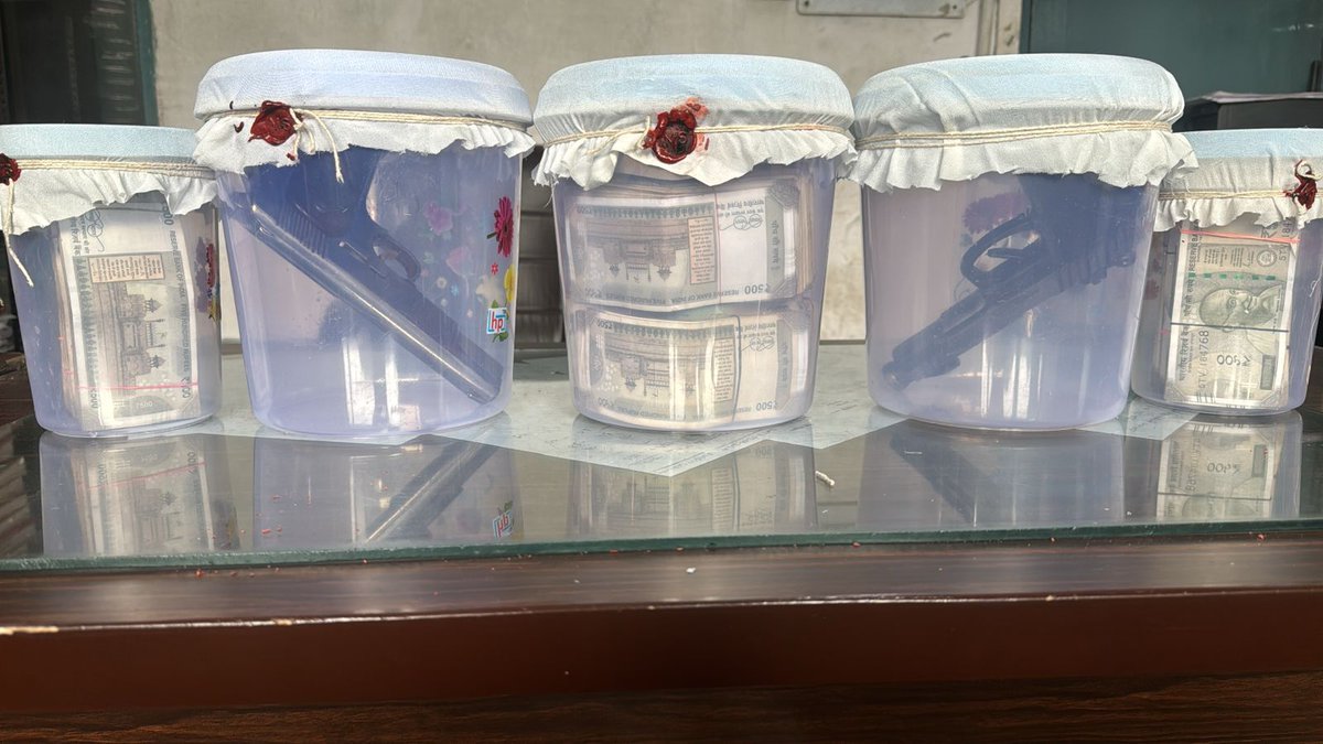 DGPPunjabPolice's tweet photo. In a major breakthrough, Amritsar Commissionerate Police has solved the gunpoint bank heist within hours with manhunt across #Punjab & #Haryana. 

All 3 accused have been arrested with looted cash and recovery of 2 pistols (0.30 bore pistol & dummy pistol)

@PunjabPoliceInd is 100% committed to maintaining security and stern action will be taken against all involved in organised crime.