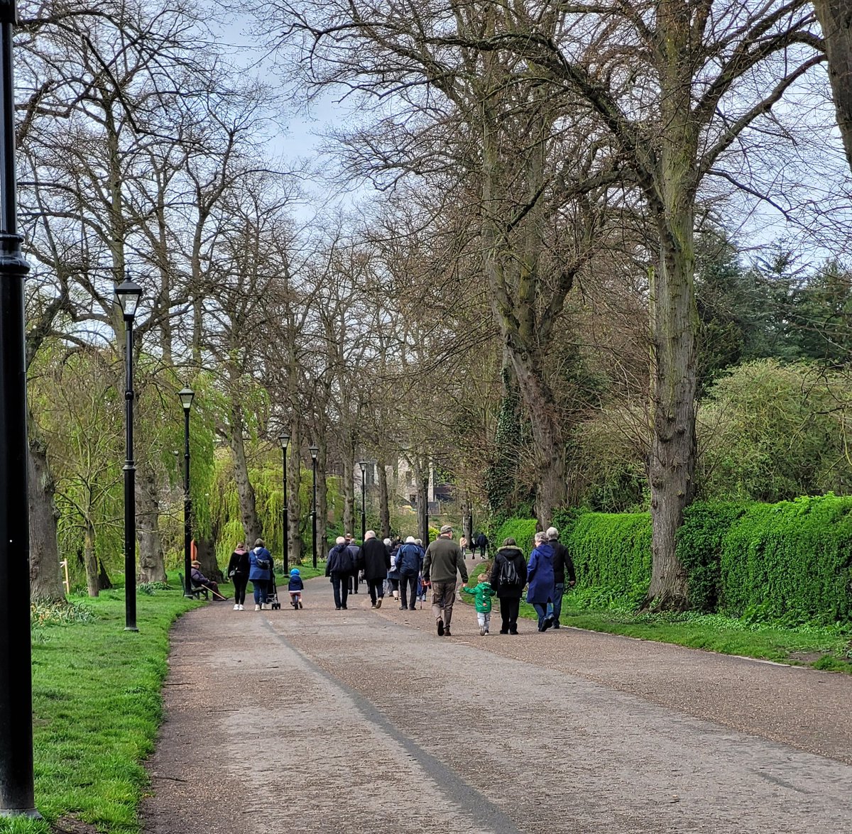 Taking a quick break from the office to grab some movement and coffee. 

The Quarry in Shrewsbury is buzzing with young and old. Walking, running, cycling  dog walking. All enjoying a warm spring Monday morning.

#10000steps #movemore #GetOutside #MondayMotivation