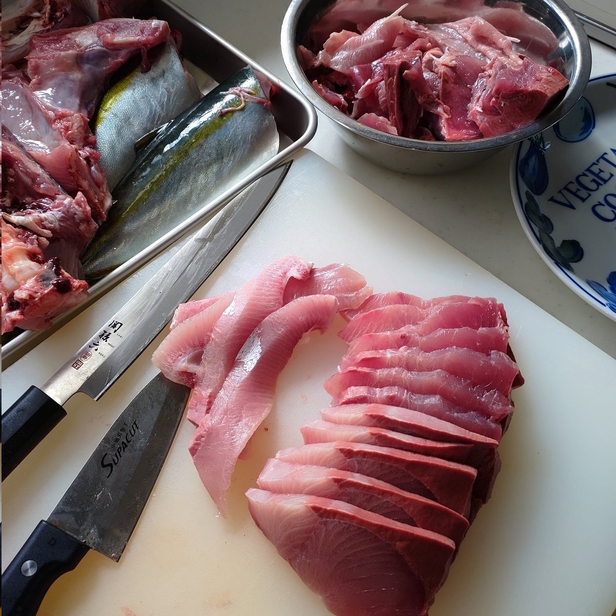 samecchi0016's tweet photo. 今日は、豪華だ！

ブリの刺し身と、カマの塩焼き
アラ汁も作りました！！
♪ヾ(*・∀・)ﾉ https://t.co/j8vb28Acqz