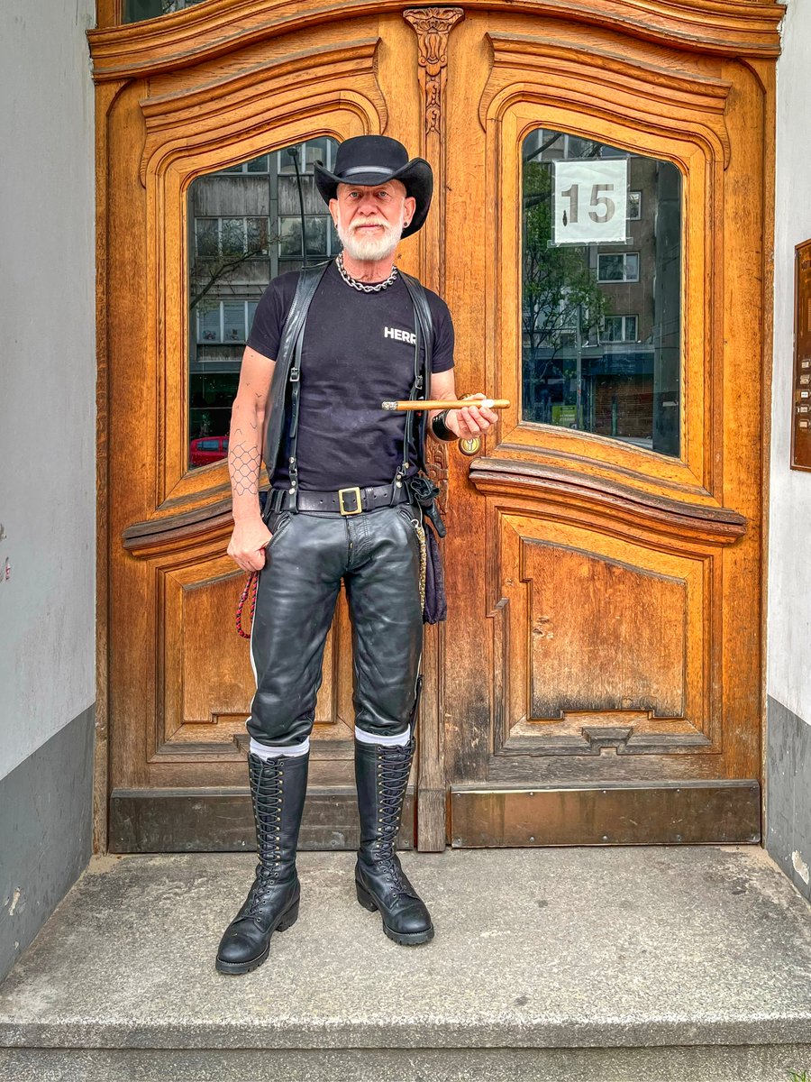 MasterTopXXL1's tweet photo. Sunday at Berlin Social #blf #easterberlin #spanishlfc #slfc #iml #malu15 #internationalmisterleather #fetishwalk #StandUpForOurRights #fetsihberlin #gayberlin #fetishfestival #gay #langlitzleathers #bdsm #LFC #boxerbarcelona #boxergrancanaria #folsomeurope https://t.co/ng9G7gRMKU