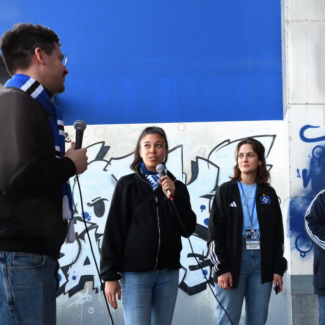 Spielerbesuch von Ignace van der Brempt, Austausch mit FCK-Pressesprecherin Ann-Katrin Beisiegel-Hauck und vieles mehr - die Impressionen vom Volksparkett gegen den 1. FC Kaiserslautern 👇 #nurderHSV ___ 📸 @GridGrimm