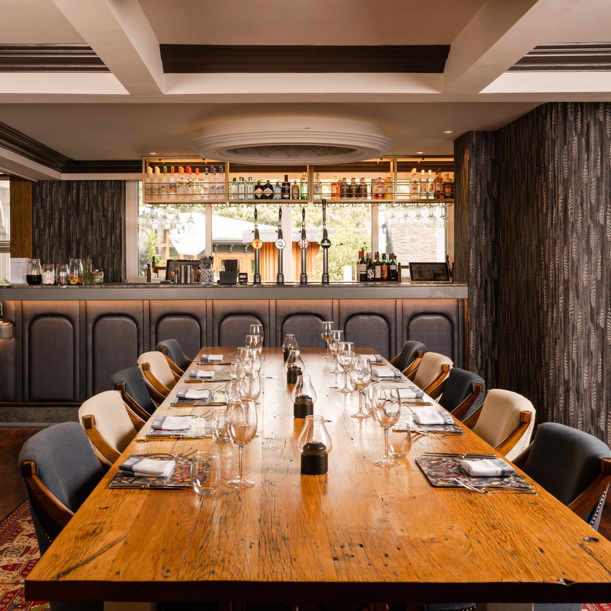 From private room hire to delectable finger buffet options, every detail is tailored to ensure a social or business gathering like no other. Gather your friends, family or colleagues and experience the blend of warmth and luxury at our cosy hotel.