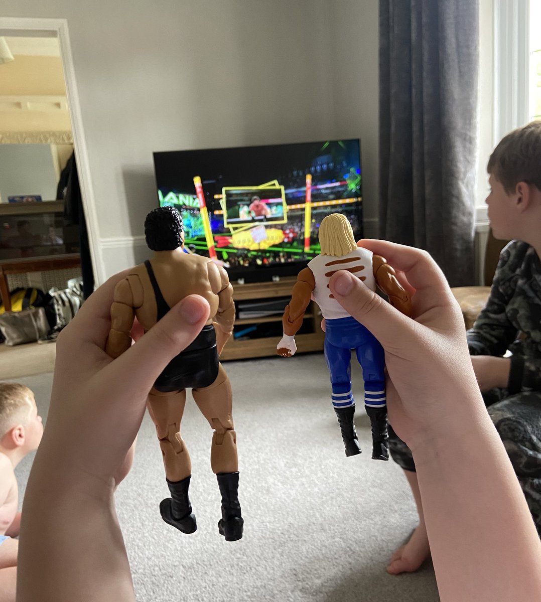 @RingsideC @Mattel @WWE @FightOwensFight @SamiZayn @CodyRhodes Wrestlemania III reunion in our house today 😁 Andre The Giant Ultimate Edition and Basic #142 Hulk Hogan #RSCManiaXL