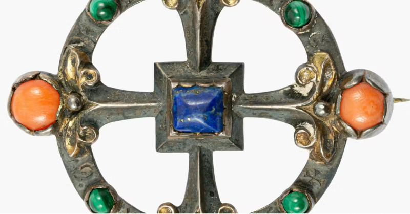 Barnebysuk's tweet photo. A brooch by William Burges, one of the leading Gothic Revival architects and designers, has reappeared at auction after 160 years.: