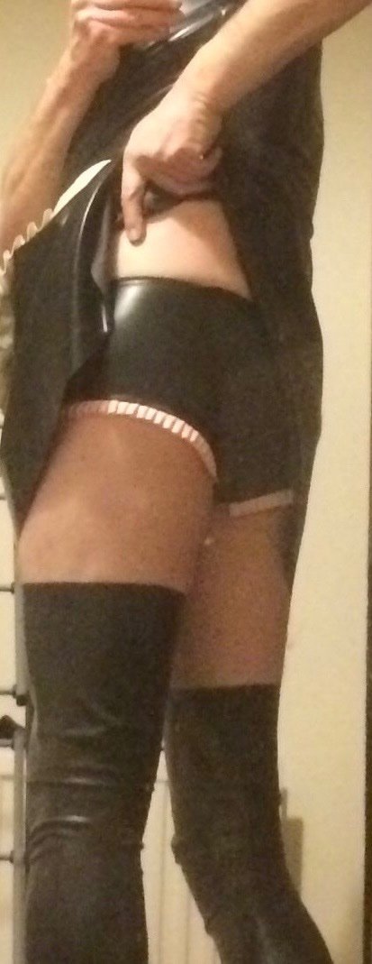 boss23530's tweet photo. Oh doesn't she look pretty I'd be careful sending me comprising pics whilst I sleep tends to wake me up an in reckless mood 😈 https://t.co/F6eGVuVYvE