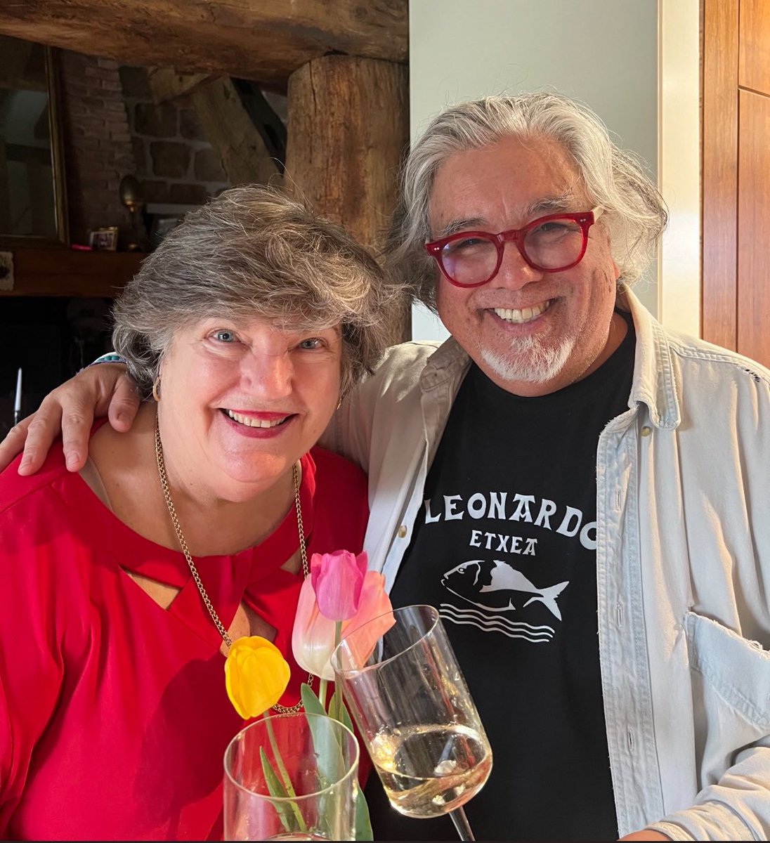 #amigosdelVino great to C @Winbeebee & @lynne_botha From #ZA a la #hautenormandie 🇫🇷 @VashtiRoebuck2 @LizGabayMW @CamDouglasMS @jules_mahon @LizPalmer_ @TravelFoodiesTV @JeremyPalmer7 @thewinetattoo @SteveKubota @pietrosd @gailbenzler @KitchenSprout @tereza_roux @SarahAbbottMW