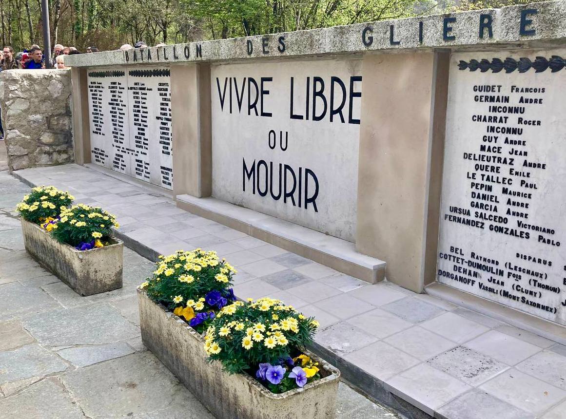 Le 7 avril, l’ONaCVG, représenté par sa directrice générale Mme @VerdierJouclas, était présent à la nécropole nationale des Glières en Haute-Savoie lors de l’hommage rendu par le président de la République Emmanuel Macron aux 124 résistants tués par l’armée allemande en 1944.