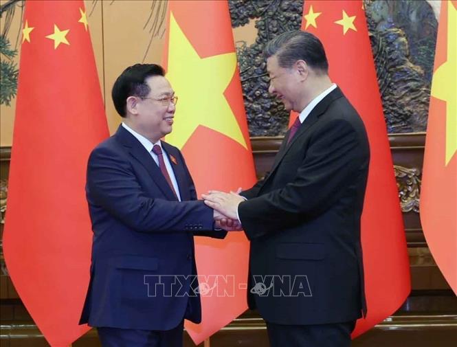 Top Vietnamese legislator Vuong Dinh Hue meets Chinese President Xi Jinping in Beijing en.baochinhphu.vn/china-attaches…