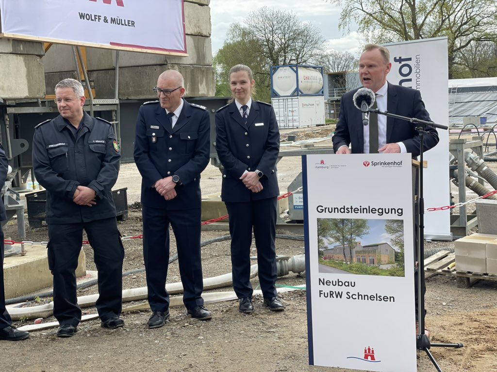 Heute wird ein weiterer großer Schritt gemacht und der Grundstein für den Neubau der Feuer-und Rettungswache Schnelsen gelegt. #Neubau #Grundsteinlegung #Schnelsen #imEinsatzfürHamburg