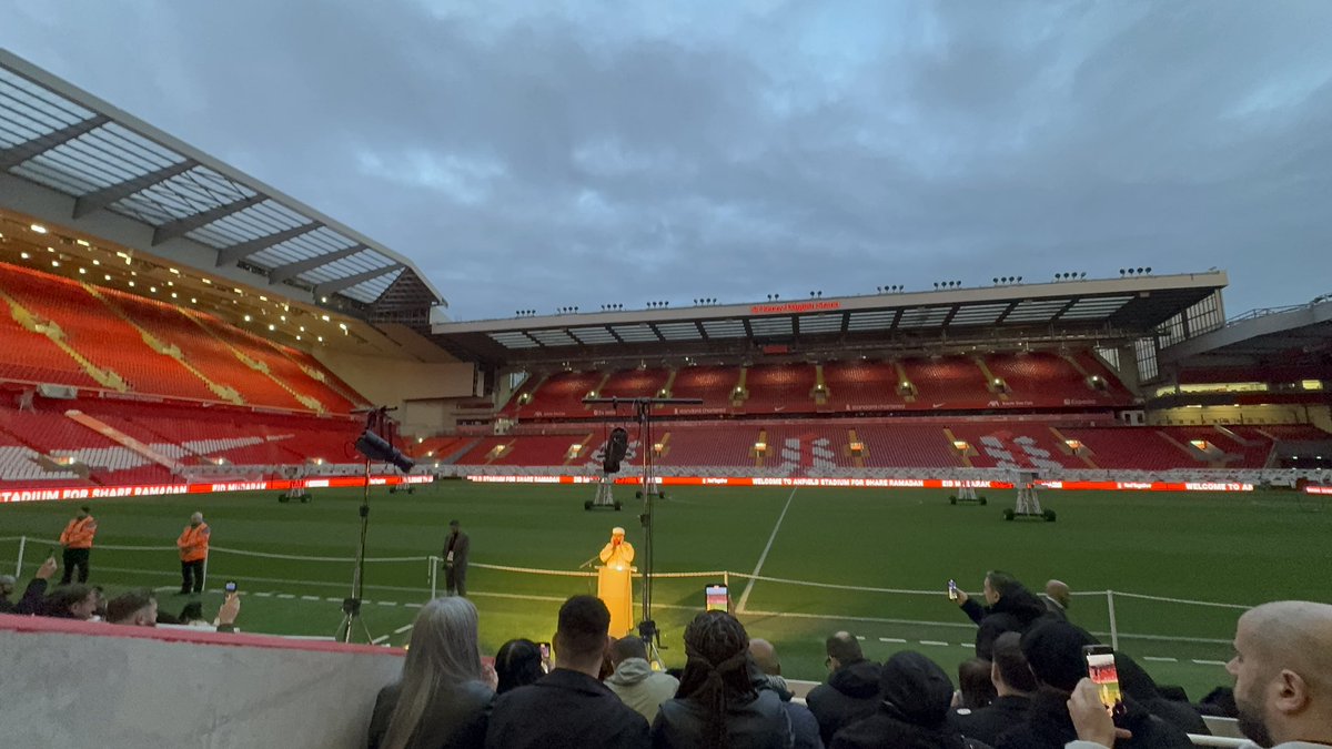 privileged to be invited by @LRMnet_ to #ShareRamadam event at @LFC yesterday and learn of their fantastic work & success in collaboration with @LFCFoundation @IslamicReliefUK & a whole host of partners achieved across Liverpool and the wider community #StrongerTogether