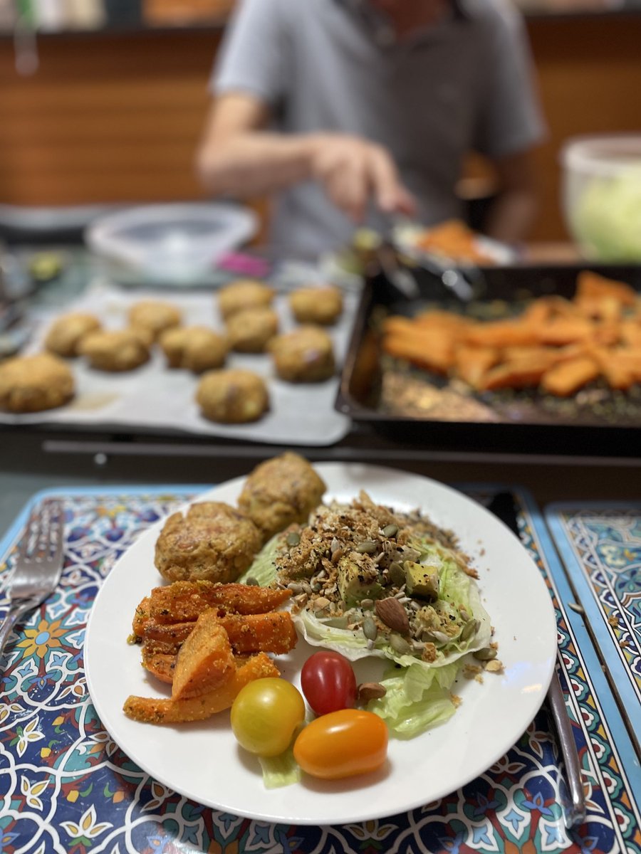 Serving up a fav❣️Salmon patties + sweet potato wedges + iceberg lettuce & crunchy stuff Recipe ⁦@NMNTEatWell⁩ nomoneynotime.com.au/healthy-easy-r…