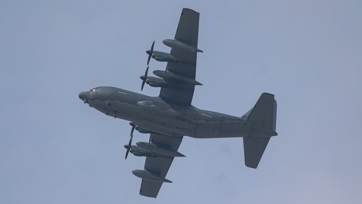 eos40is's tweet photo. 横田基地 09:51 RWY18↗︎
HC-130J 15-5829
キング👑またきてね😍👋
#YokotaAB #KING04 https://t.co/U12z2PJvsi