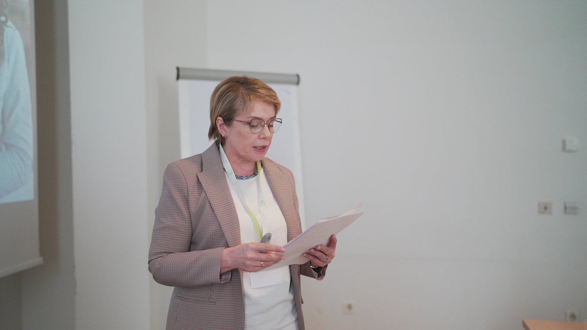 EFEE_EU's tweet image. We continue with a presentation by Liliya Hrynevych focussing on &apos;Competent Motivated Teachers for Ongoing Return&apos;🧑‍🏫, analysing the professional development and social status of teachers in Ukraine🇺🇦 and noting the need for changes in the structure of teacher payment and workload