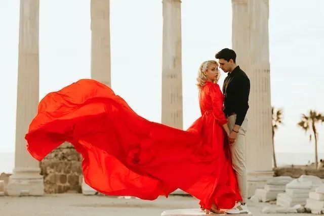 Elevate your date night with these trendy couple fashion styles #couplegoals #datenightfashion inveiglemagazine.com/2023/04/couple… #fashion