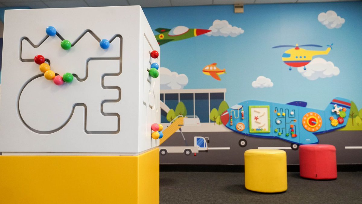 Travelling with children this Easter? 🐰 Check out our airport-themed kids area near Gate 7, perfect for keeping the kids entertained whilst you relax nearby at Pret ✈️☕ For more tips, visit: orlo.uk/Uc6kB