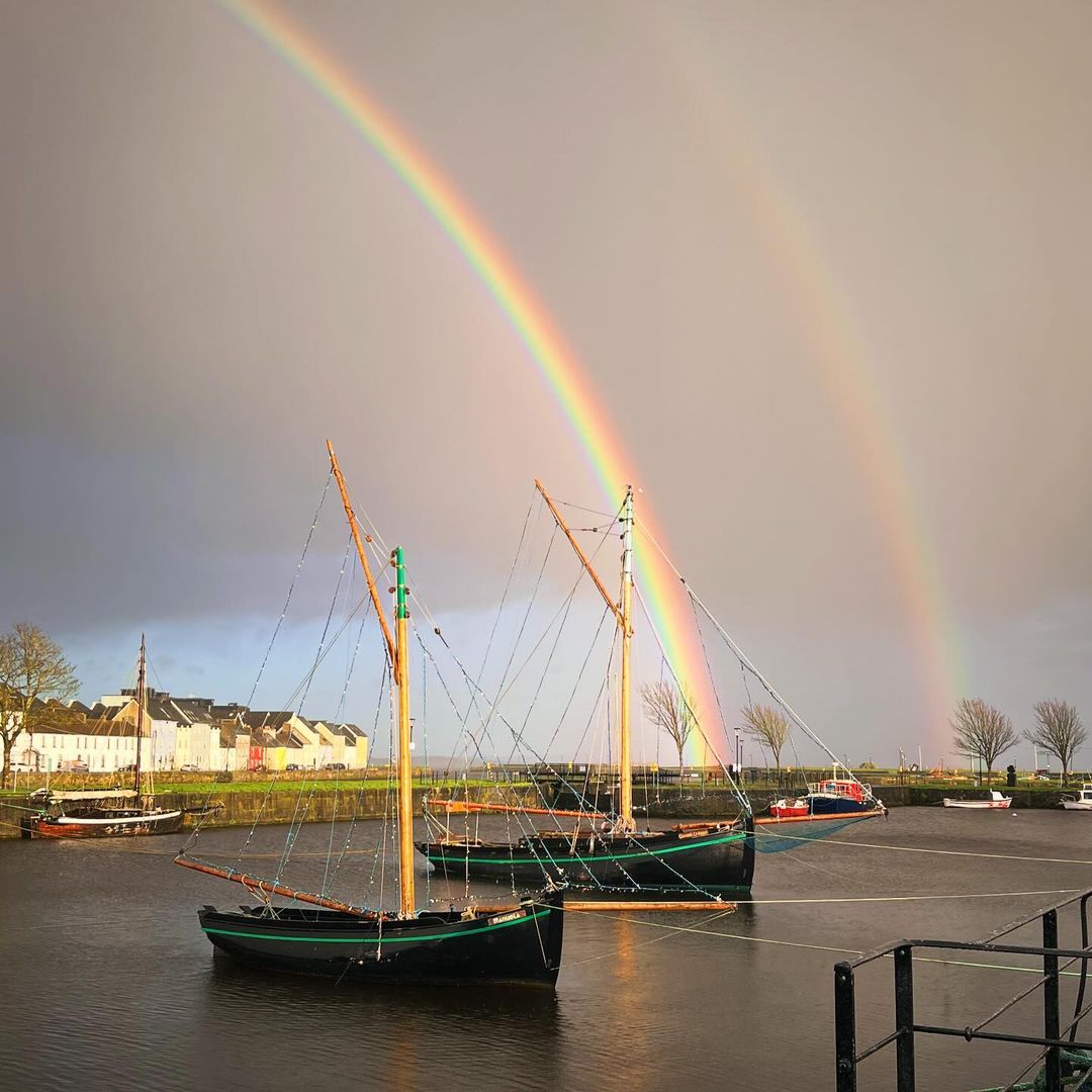 You never know what you'll see when you #CrossTheBridges to #GalwaysWestend 😍🌈 What a stunning photo by @leprechaun_lens_galway on IG! Make sure to tag us and use our hashtag to get your content featured on our page! #galway #ireland #rainbows #doublerainbow #visitireland