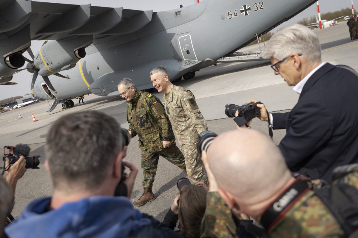 The first soldiers of the 45th armored brigade #Lithuania have just landed in Vilnius, who will take care of the deployment of the entire military unit in Lithuania.

Wilkommen in Litauen!