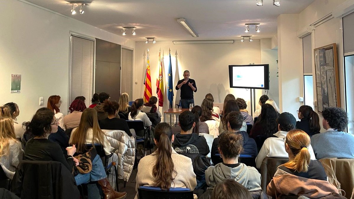 Felices de poder contribuir a un futuro en Europa de los estudiantes de Derecho de la @uv_eg. Desde la <a href="/generalitat/">Generalitat</a> acercamos Europa a la ciudadanía.
#GvaAcercandoEuropa