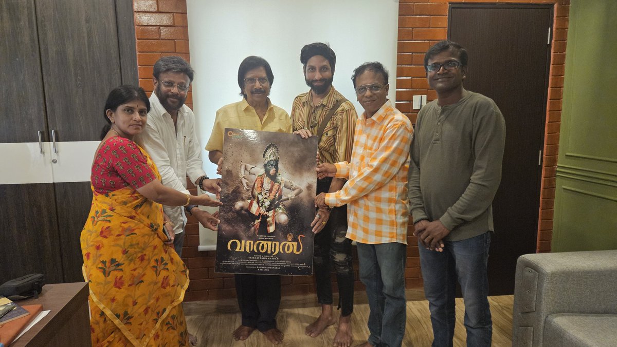 Touring Talkies (@toouringtalkies) on Twitter photo Happy to release the first look poster of '#Vaanaran'. My best wishes to Director Sriram Padmanabhan and Actor #Bijesh (Grandson of actor #Nagesh sir)
Produced by
<a href="/OrangeP30175/">Orange Pictures</a> Directed by <a href="/Shriram/">Ram</a> _dir <a href="/BijeshNagesh/">Joshua Mercott</a> <a href="/niranc/">Niran chander</a> <a href="/venkatfilmpro/">VENKAT FILM PRO</a> <a href="/Dhilipaction/">Dhilip Subbarayan</a> <a href="/VharunRajesh/">Vharun Rajesh</a> Happy to release the first look poster of '#Vaanaran'. My best wishes to Director Sriram Padmanabhan and Actor #Bijesh (Grandson of actor #Nagesh sir)
Produced by
<a href="/OrangeP30175/">Orange Pictures</a> Directed by <a href="/Shriram/">Ram</a> _dir <a href="/BijeshNagesh/">Joshua Mercott</a> <a href="/niranc/">Niran chander</a> <a href="/venkatfilmpro/">VENKAT FILM PRO</a> <a href="/Dhilipaction/">Dhilip Subbarayan</a> <a href="/VharunRajesh/">Vharun Rajesh</a>