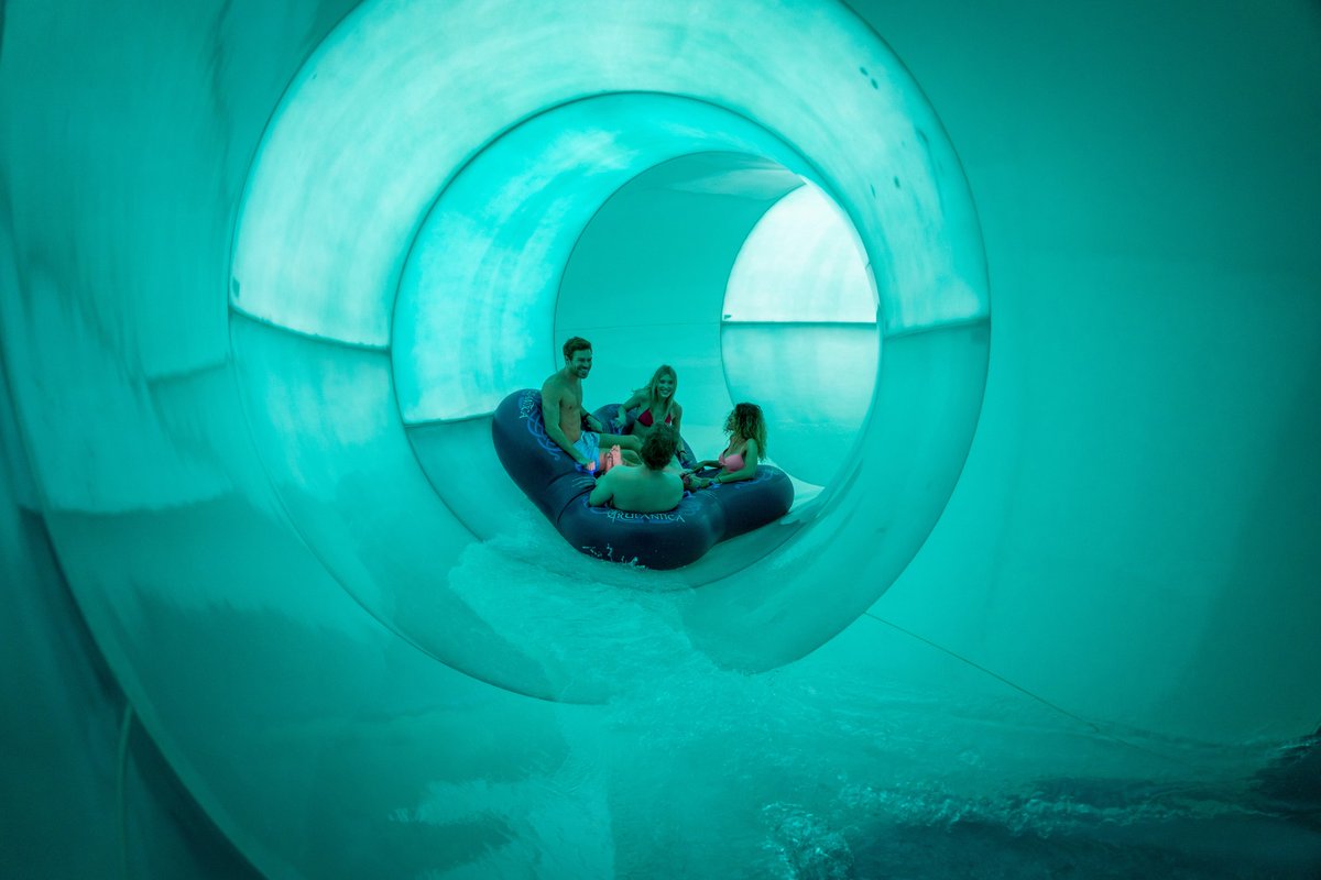 Attention, fellow adventurers! Meet #Svalgur the sea snake trapped in #Vinterhal ice palace. Would you dare to challenge these imposing slides and dizzying slopes? 🌊 ❄️ 🐍