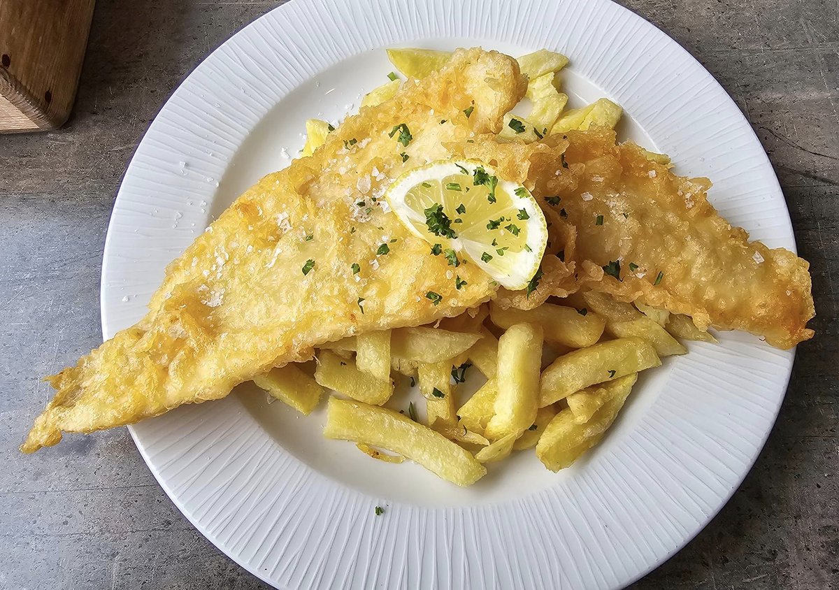 Fish so fresh, chips so crisp. A combo like this, you can't resist! Have you tried our 𝙖𝙬𝙖𝙧𝙙 𝙬𝙞𝙣𝙣𝙞𝙣𝙜 𝙛𝙤𝙤𝙙 ? If not, come and have a bite! We are open from 12pm until 8:30pm 🍟 #norfolk #cromer #fishandchips #cromerpier #cromercrab #restaurant