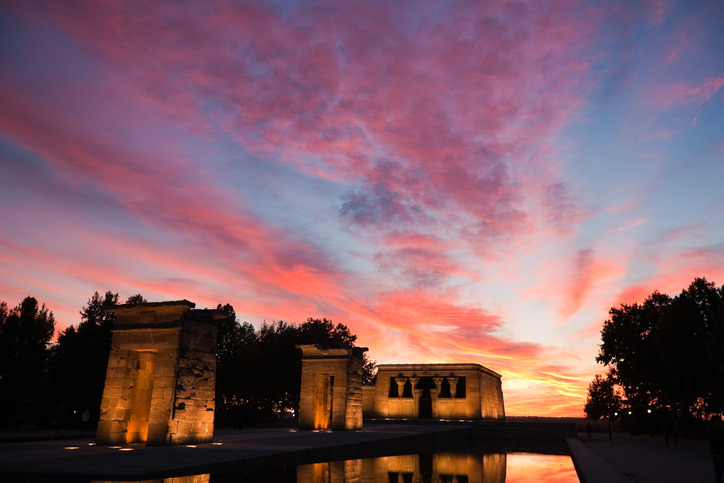 ¿Sabes que puedes encontrar un templo Egipcio en pleno centro de MADRID? 🛕 Visita el Templo de Debod y disfruta de sus maravillosas vistas. 👉ow.ly/W17U50R963T