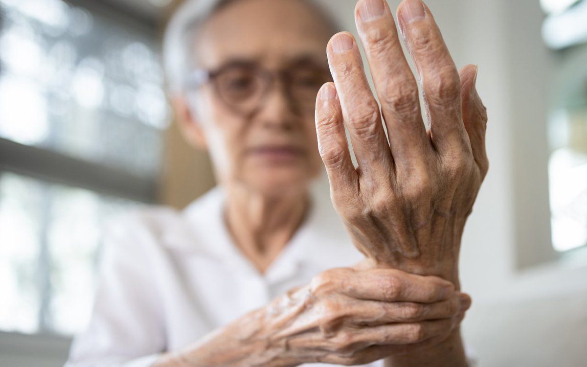 About 2300 Australians die of osteoporosis each year, but it’s hoped an updated management guide will help GPs with early diagnosis and bone health management ow.ly/Fl0s50Ra7yS