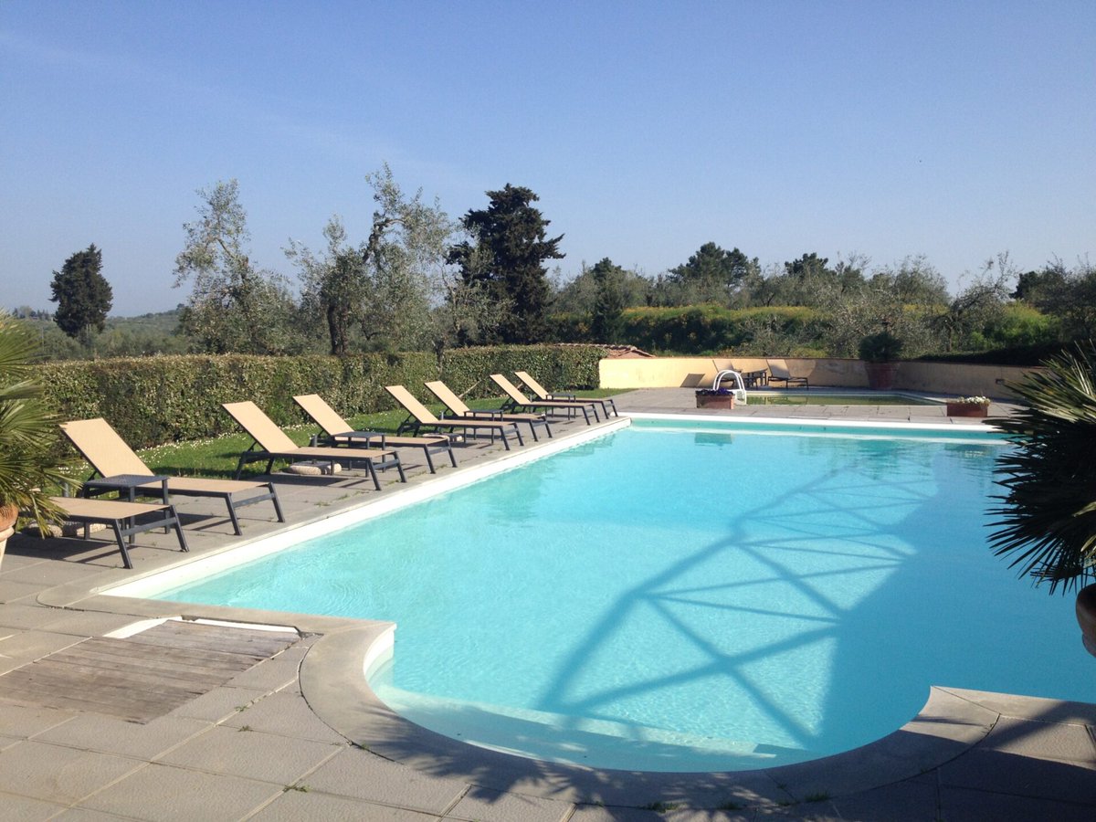 italianhouses's tweet photo. https://t.co/JdFHYGdFaH
Lovely restored #Tuscan apartment in a charming hamlet on the first floor of an ancient building in the Borgo of #Colleoli which includes 2 pools, in a very panoramic location. €95.000.
#italy #property #tuscany #toscana #pisa #luxury #luxuryhomes https://t.co/6iF8TEY3Gr