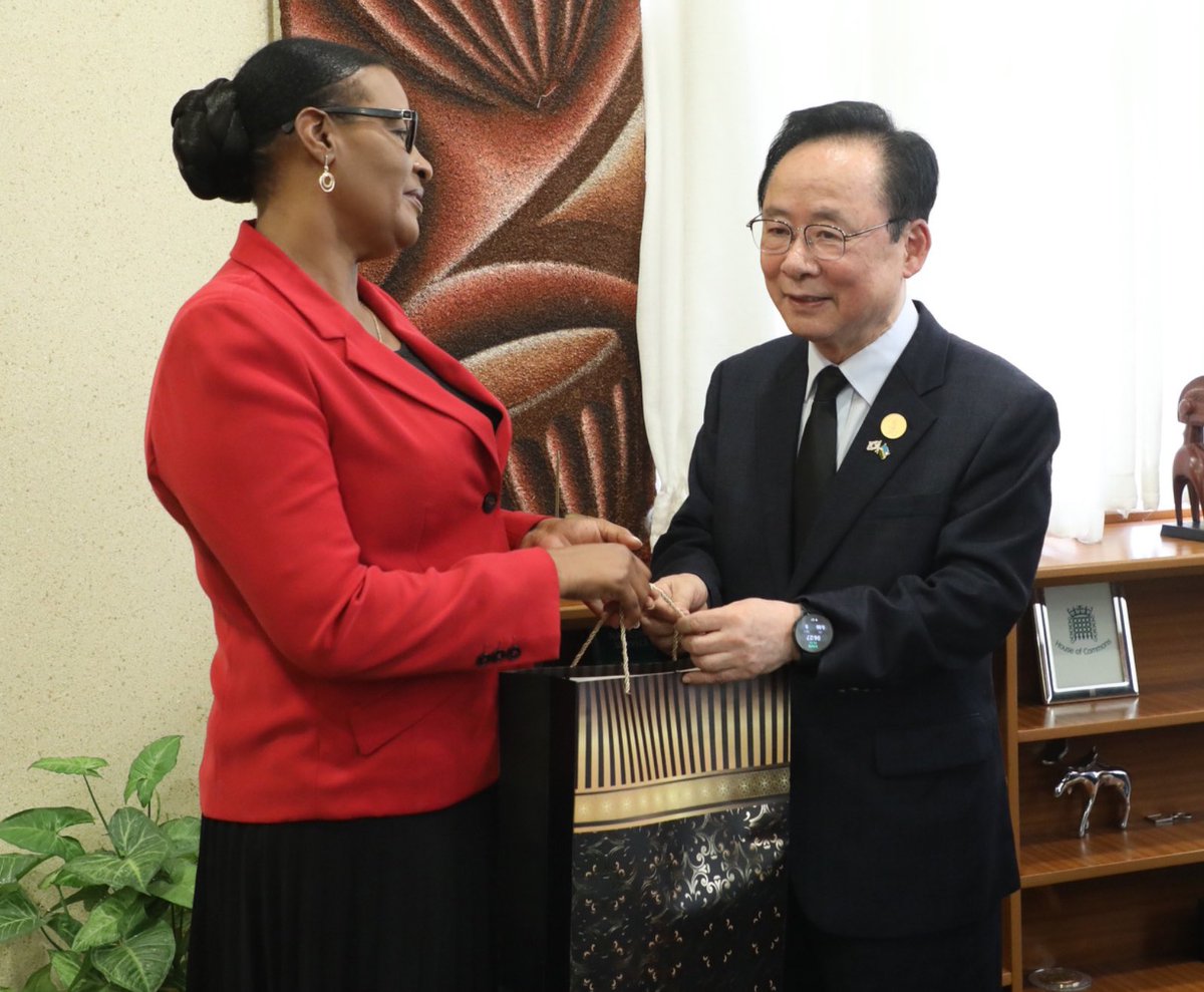 Rwanda Parliament (@rwandaparliamnt) on Twitter photo Speaker <a href="/MukabalisaD/">Mukabalisa Donatille</a>, D/Speakers <a href="/EddaM2012/">Edda Mukabagwiza</a>, and <a href="/SheikhMussa/">Sheikh M. Fazil</a> discussed strengthening bilateral cooperation and parliamentary diplomacy with the delegation from the Republic of #Korea led by LEE, Ju-Young.
The delegation is in #Rwanda for #Kwibuka30. Speaker <a href="/MukabalisaD/">Mukabalisa Donatille</a>, D/Speakers <a href="/EddaM2012/">Edda Mukabagwiza</a>, and <a href="/SheikhMussa/">Sheikh M. Fazil</a> discussed strengthening bilateral cooperation and parliamentary diplomacy with the delegation from the Republic of #Korea led by LEE, Ju-Young.
The delegation is in #Rwanda for #Kwibuka30.