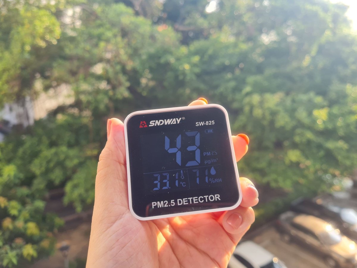 ไอเท็มต้องมี ยุค #pm25 ดูแลตัวเองได้ง่ายๆ ด้วยน้ำเกลือขวดใสฉลากฟ้า มีติดบ้านไว้ตลอด ยิ่งช่วงนี้ค่า pm2.5 ขึ้นๆลงๆ แต่ก็ไม่ลืมล้างจมูกทุกสัปดาห์ ใช้แล้วรู้สึกโล่ง ไม่แสบจมูกดีอ่ะ เค้าว่าจะช่วยลดฝุ่น ลดเชื้อโรคสะสมด้วย เอามาเช็ดสิวได้ด้วย พิกัดร้านขายยาทั่วไปมีหมด #ดีบอกต่อ