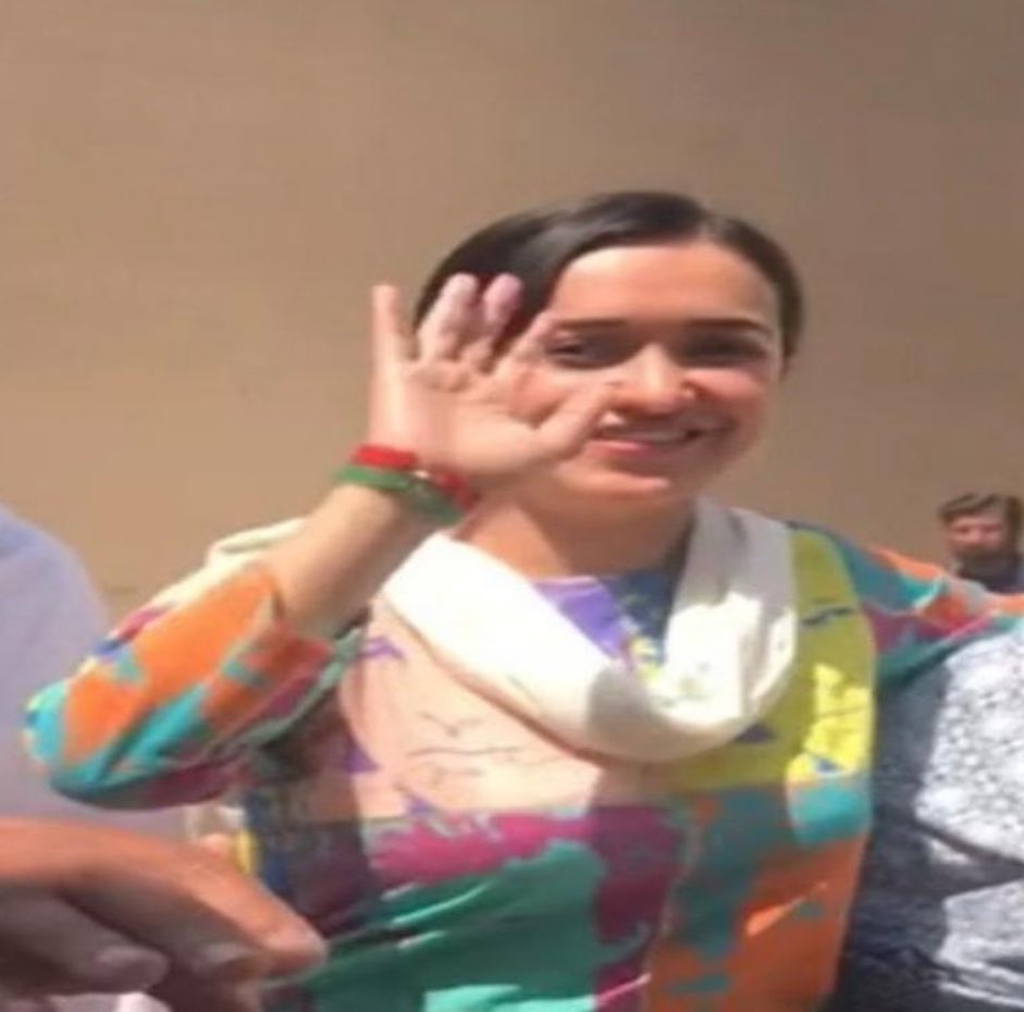 ImranRiazKhan's tweet image. یہ ایک تصویر شہزادی کے تمام ٹک ٹاک کی محنت پر پانی پھیر گئی۔۔۔