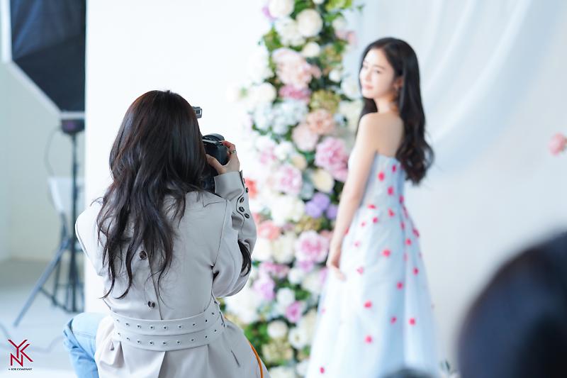 Marissa77581427's tweet photo. #ShinHaeSun🌻 #ChoSamDal
#KimTaeHee🌸 #WelcomeToSamdalriEp16💙 #BehindtheScenes 

[Reposted] From @YNKentofficial https://t.co/uibIjMo4ip