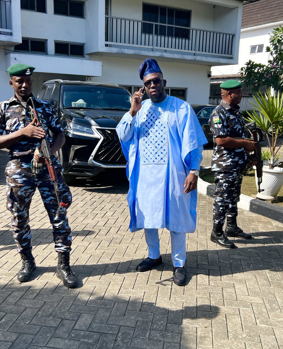 IamDapo's tweet photo. Big Daps 🦅 Reporting Live from the 
Oil Rich Niger Delta 🇳🇬

N100,000 cash prize for who can guess the Traditional name of this outfit and where I took this picture.

I’ll be picking 5 winners and announcing them shortly, 

Let’s gooooo 🚀🚀🚀 https://t.co/xPRyKGeLkp