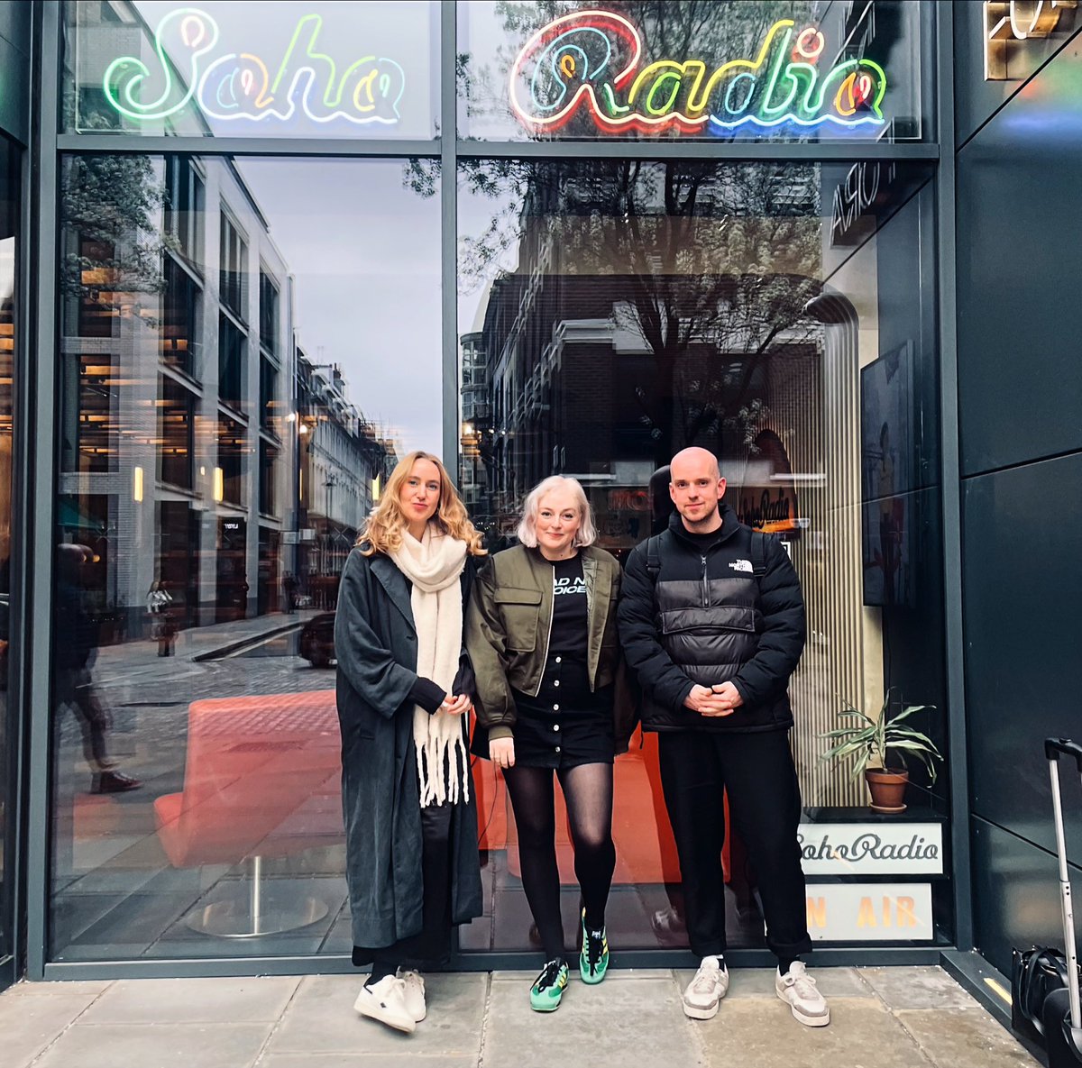 New episode of TEARS FOR FREARS is up - special guests @SusannahDickey & @AMcMillanPoet 🥹 listen here: m.mixcloud.com/sohoradio/roug… @sohoradio @RoughTradeBooks @Tears4Frears