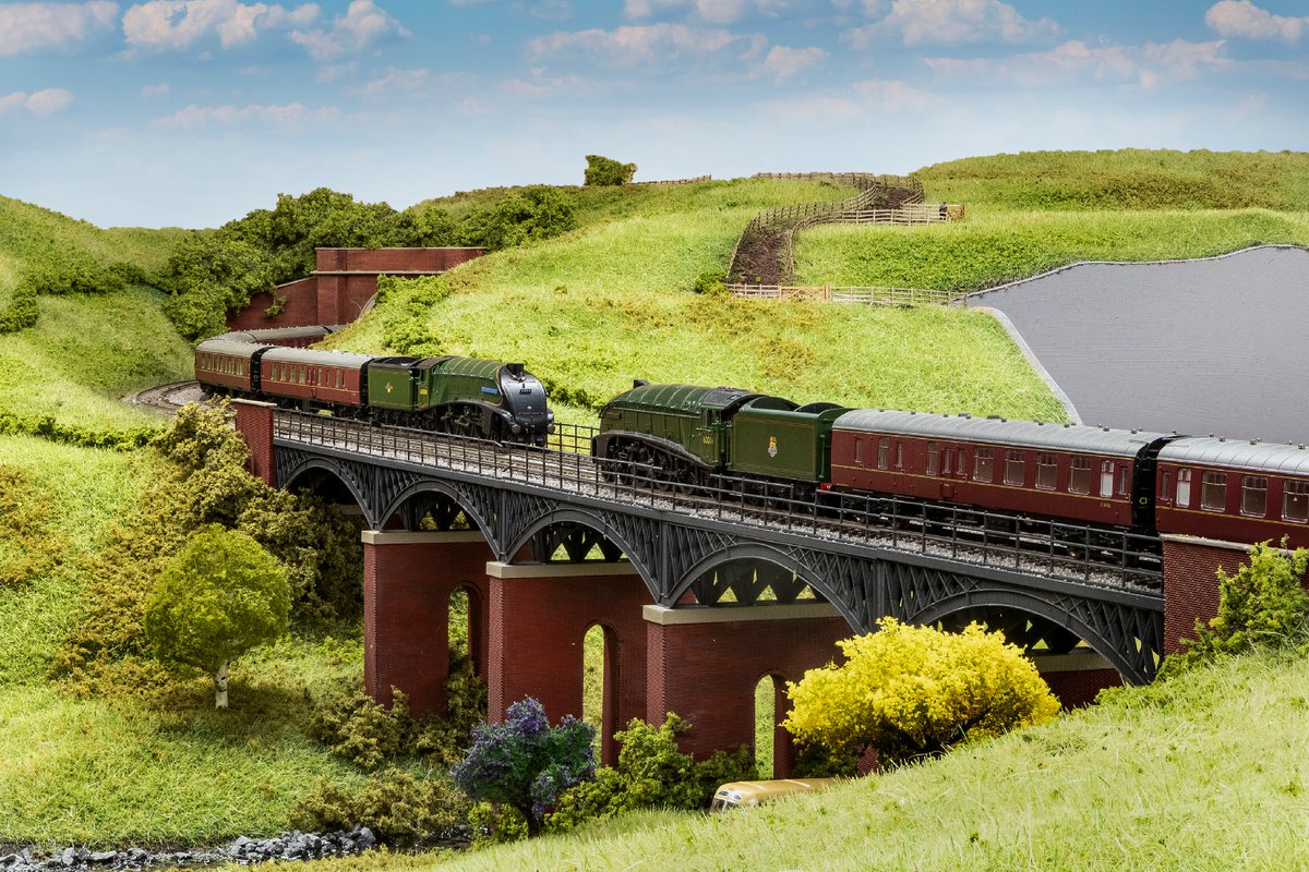 This weekend is the Statfold Model Railway Exhibition - April 13/14 2024 - and we are attending with our TT:120 layout Twelvemill Bridge AND our popular West Coast Main Line layout West Coast Cement. Check out our preview to the show here: hubs.ly/Q02s3vM50 #keymodelworld