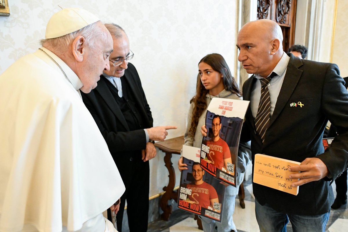 Today @Pontifex welcomed in a private audience the representatives of 5 Israeli families whose relatives were kidnapped by Hamas on October 7. During the very cordial meeting, which lasted approximately 35 minutes, the Pope expressed his closeness to these families who have been…